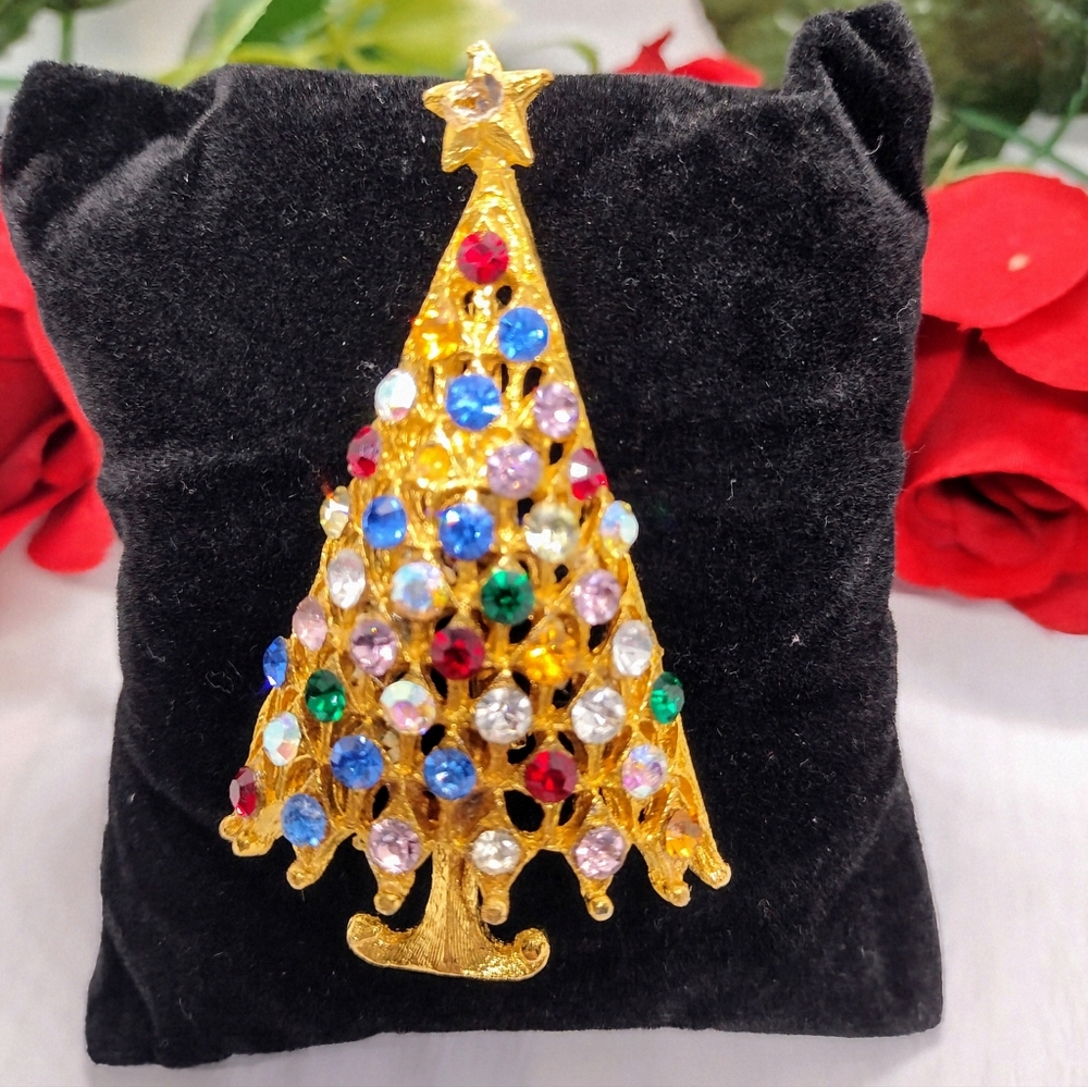 Exquisite Vintage Colored Rhinestone Gold Tone Christmas tree Brooch Lapel Pin